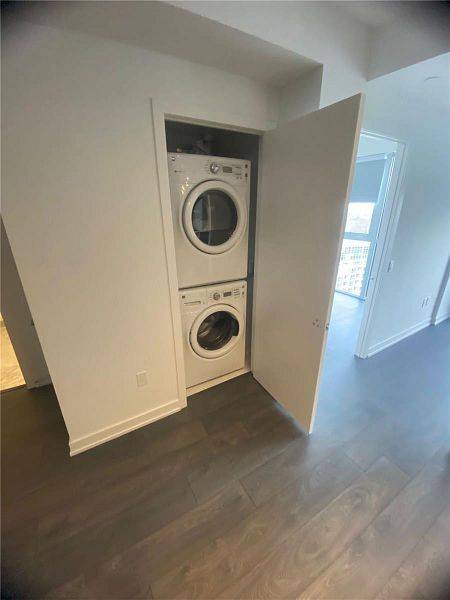 Toronto C01, ON M5V 0S2,38 Lannuzzi ST #2013