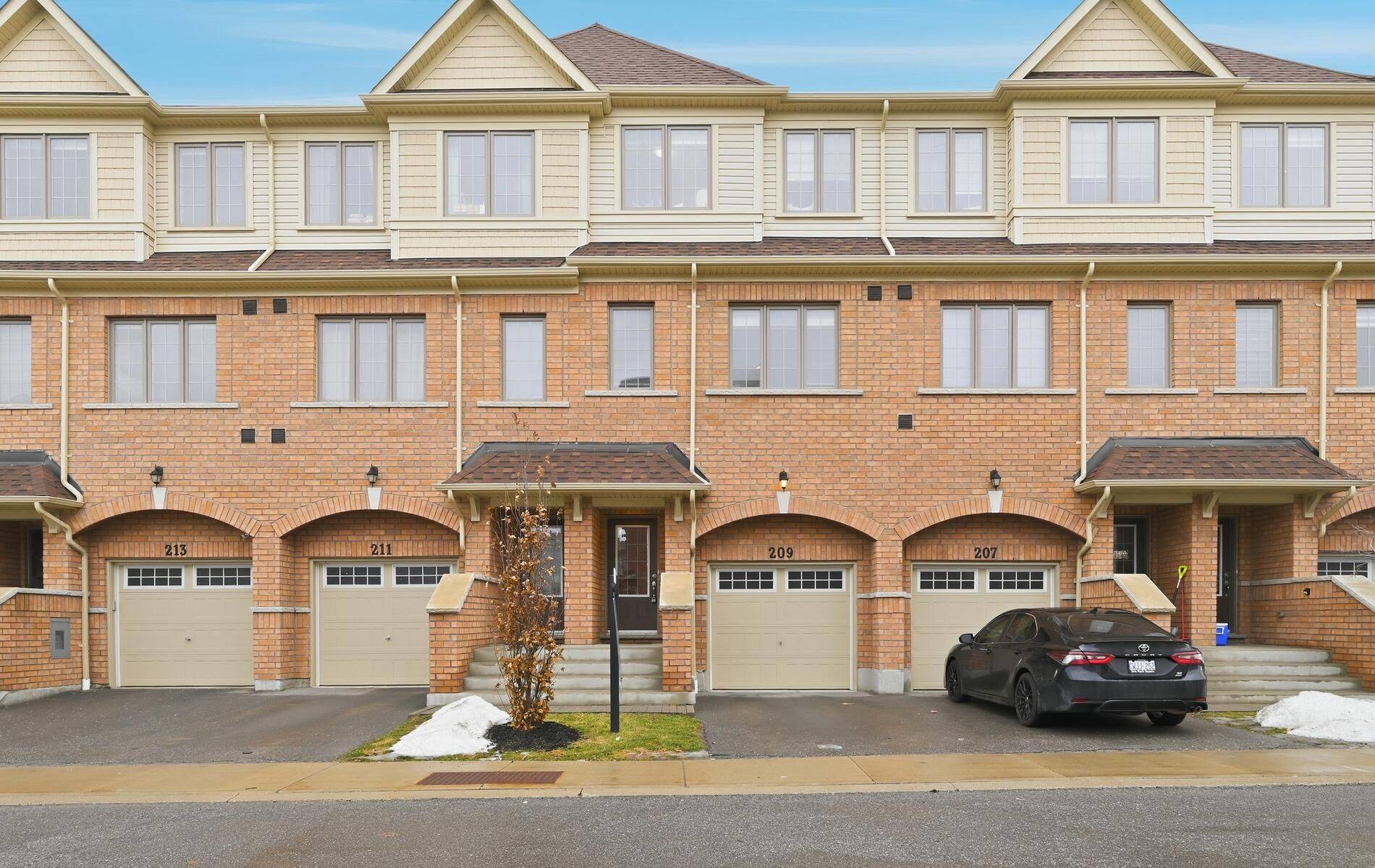 Oshawa, ON L1L 0P9,209 Danzatore PATH #44