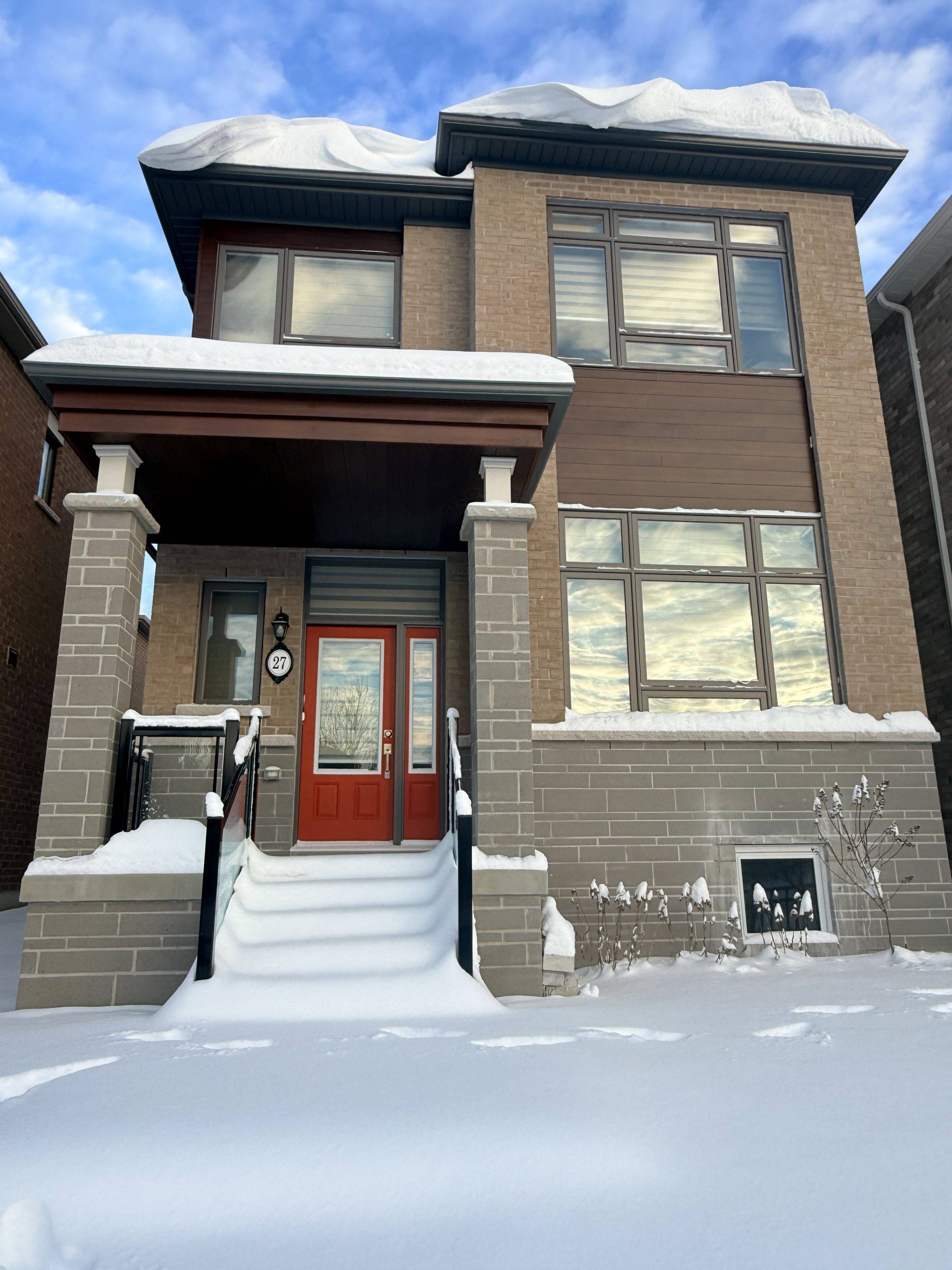 Whitby, ON L1R 0P5,27 Mountainside CRES