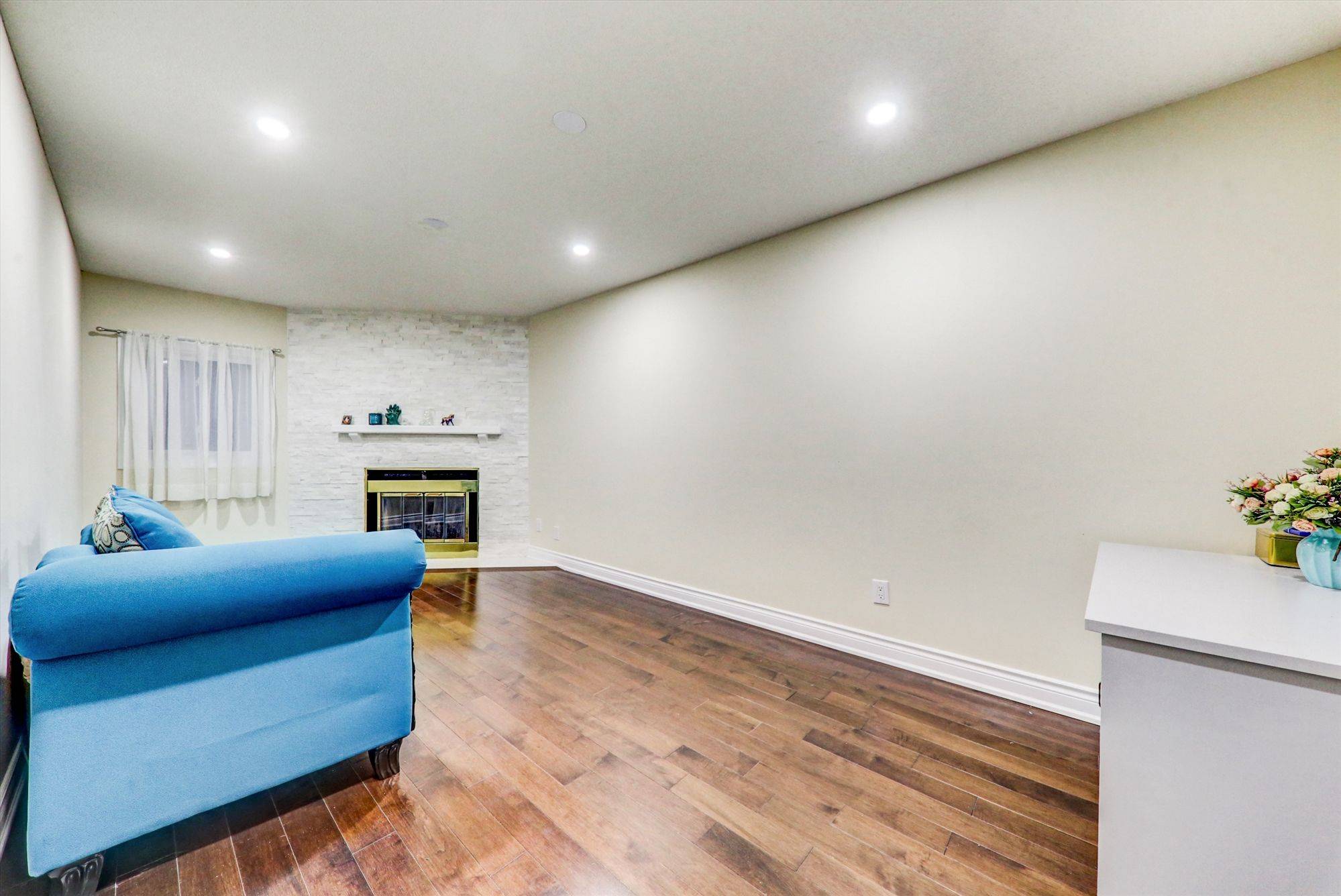 Toronto E11, ON M1B 3Z1,47 Empringham DR #Main & 2nd Floor