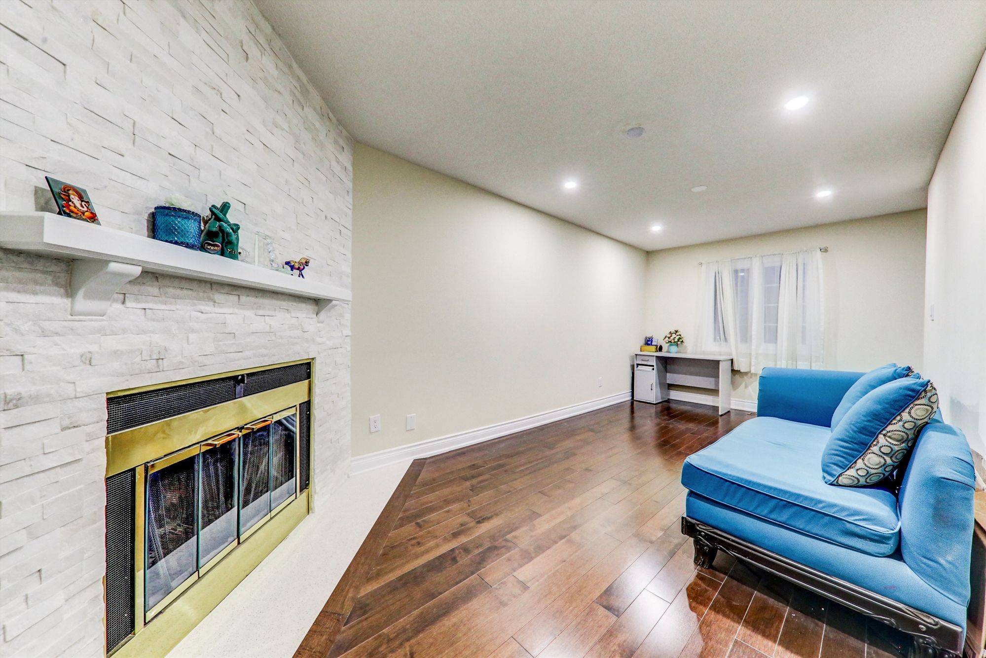 Toronto E11, ON M1B 3Z1,47 Empringham DR #Main & 2nd Floor