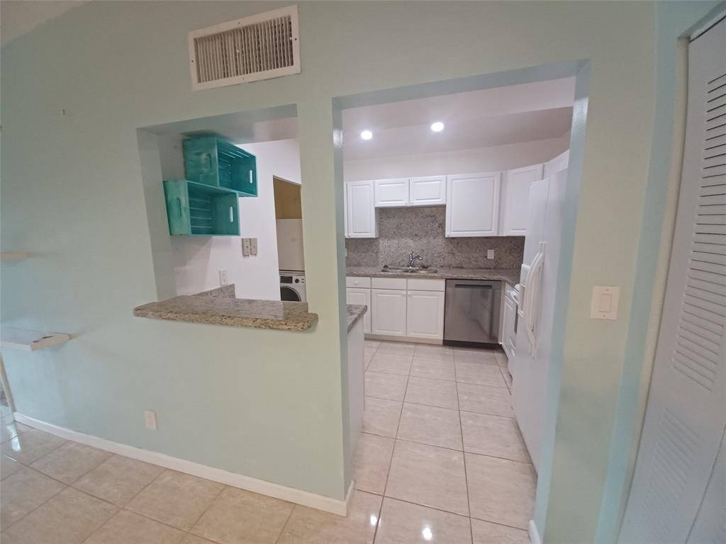 Plantation, FL 33324,301 N Pine Island Rd #216