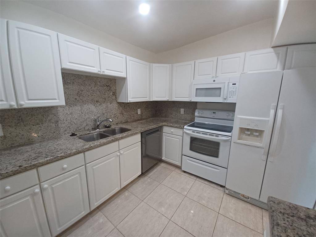 Plantation, FL 33324,301 N Pine Island Rd #216