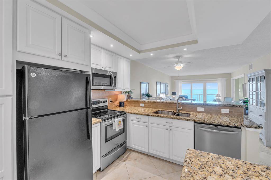 Lauderdale By The Sea, FL 33062,1500 S Ocean Blvd #705