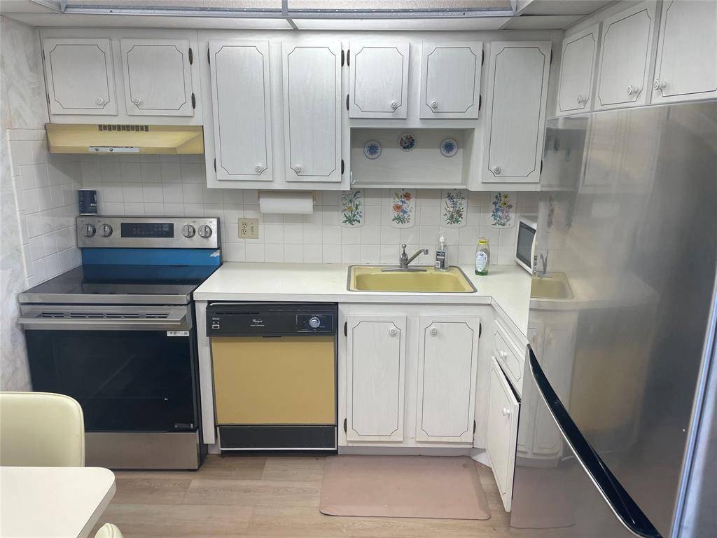 Margate, FL 33063,1025 Country Club Dr #302