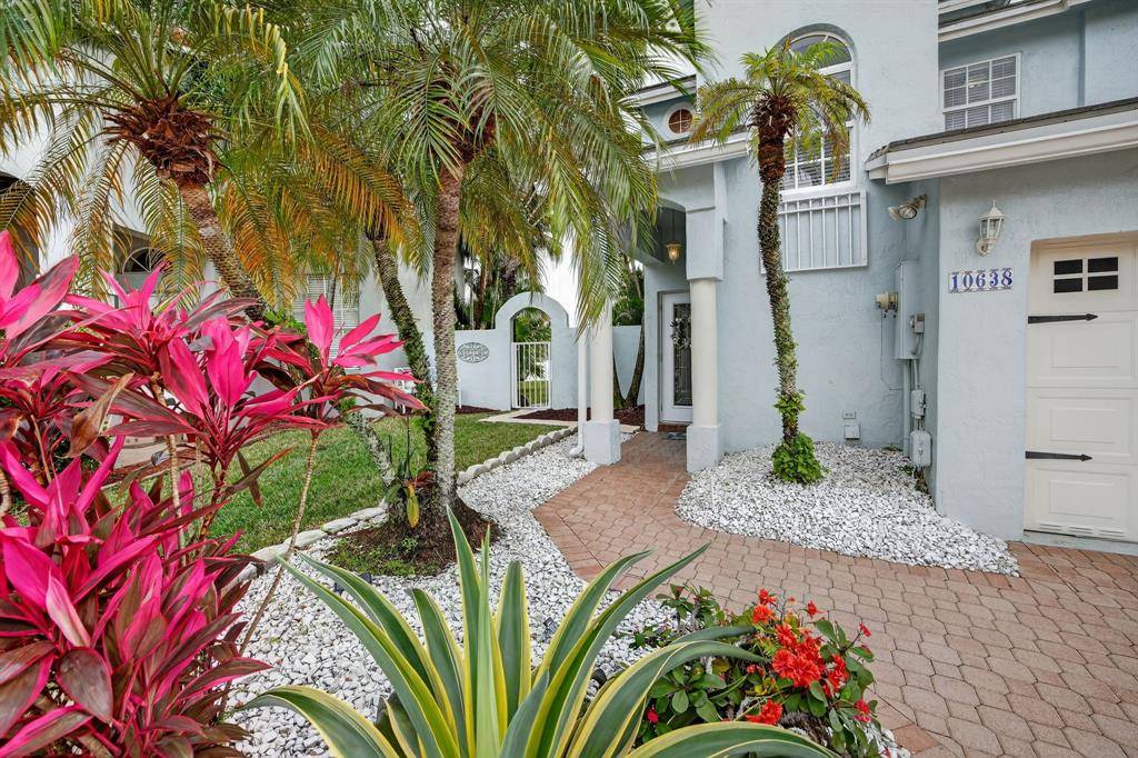 Pembroke Pines, FL 33026,10638 NW 7th St