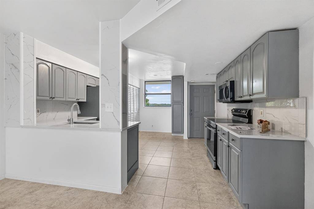 Oakland Park, FL 33309,117 Lake Emerald Dr #408