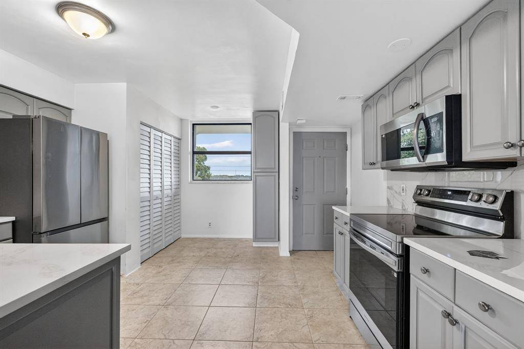 Oakland Park, FL 33309,117 Lake Emerald Dr #408