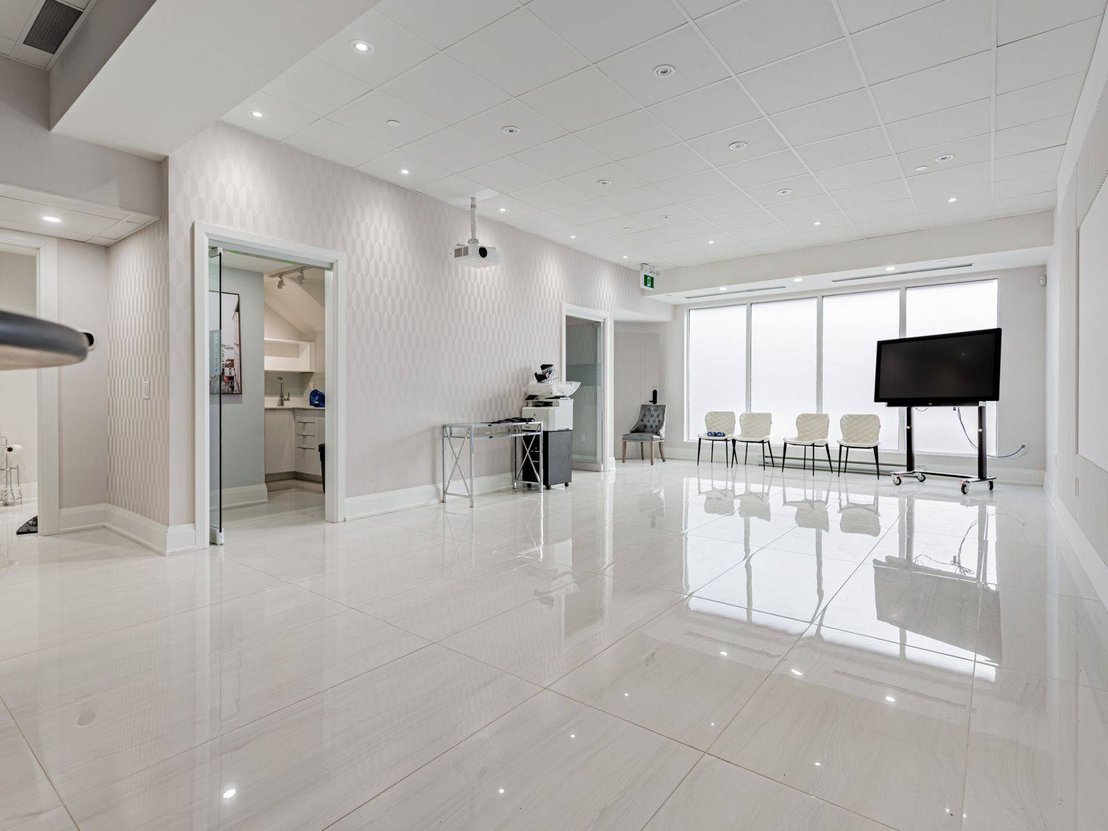 Vaughan, ON L4L 7Y8,53 Woodstream BLVD #5