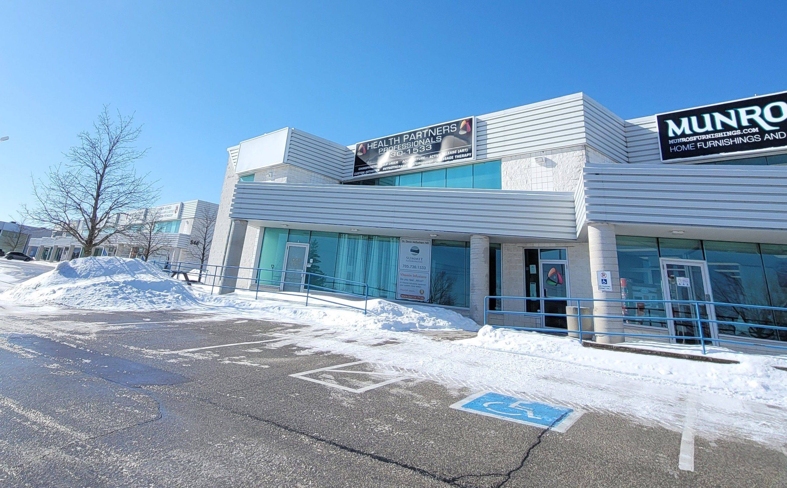 Barrie, ON L4N 9P6,526 Bryne DR #E