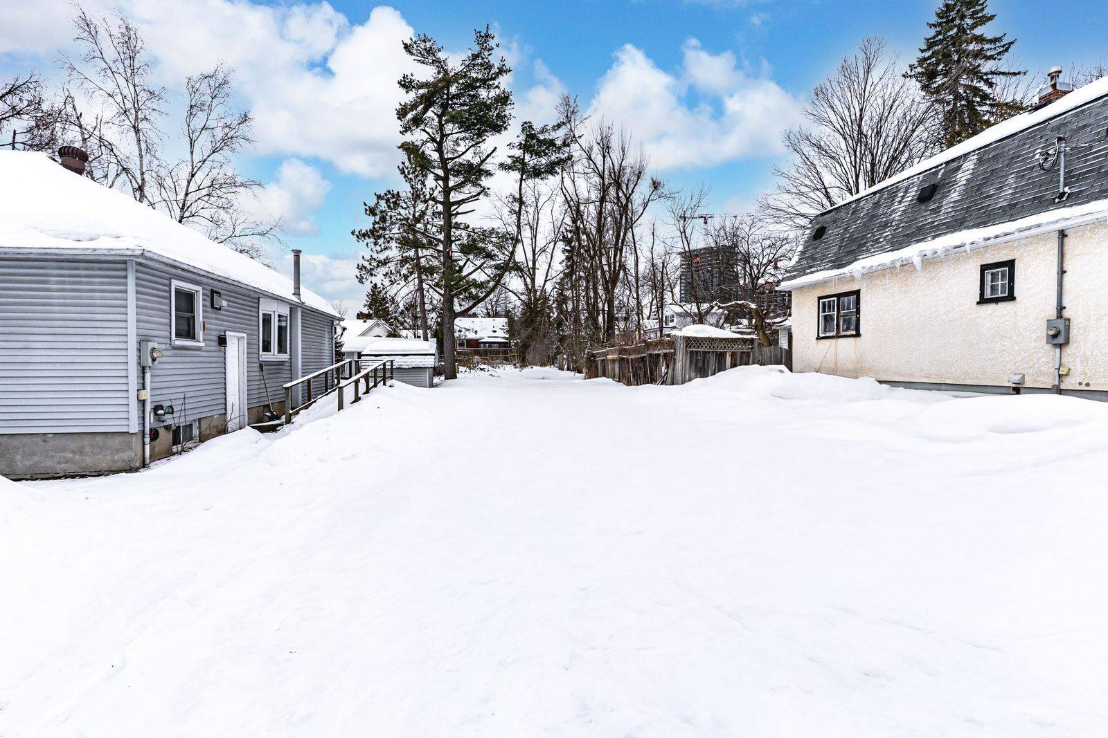 Barrie, ON L4M 2N4,Plan 13 Parts 1 & 2 East ST