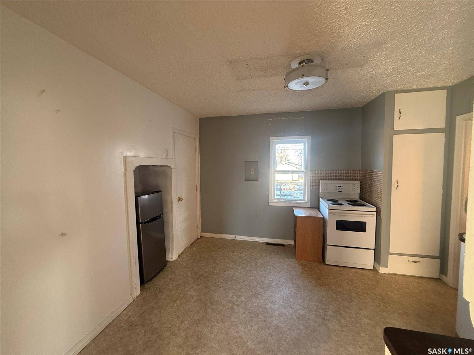 Assiniboia, SK S0H 0B0,421 3rd AVENUE E