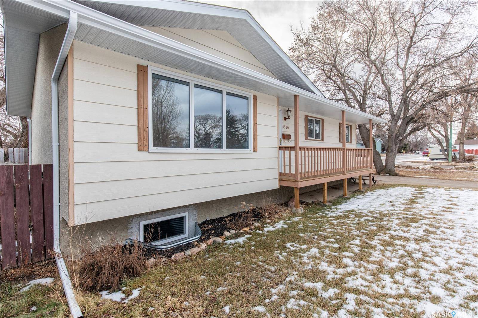 Moose Jaw, SK S6H 7C5,1386 Manitou CRESCENT