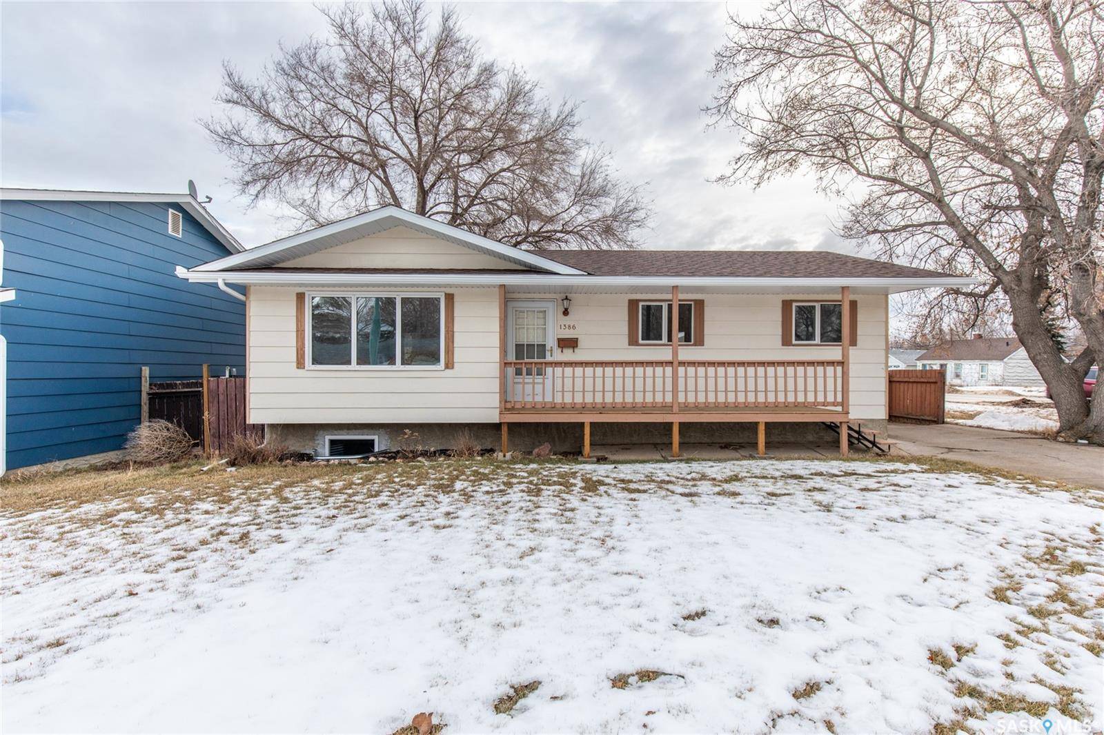 Moose Jaw, SK S6H 7C5,1386 Manitou CRESCENT