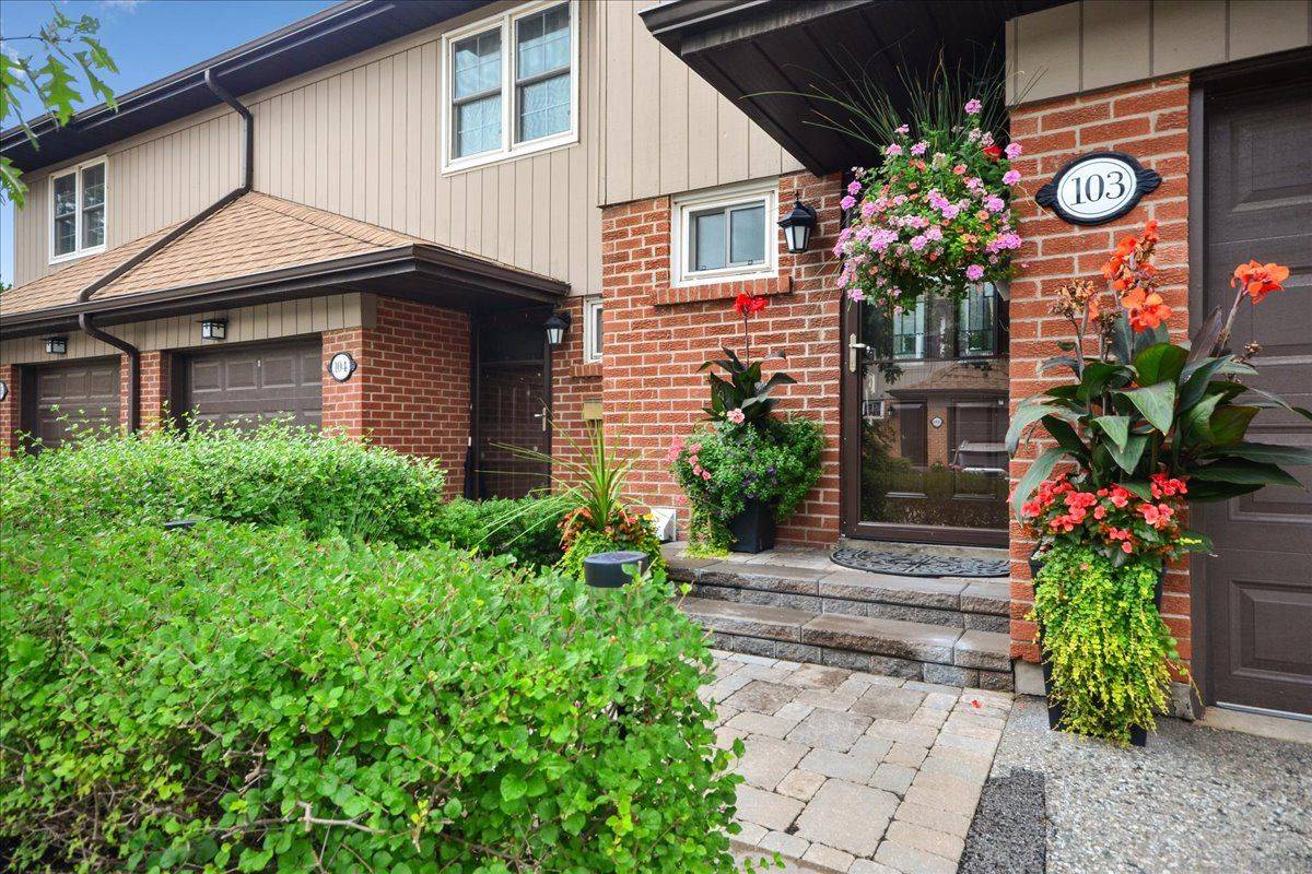 Mississauga, ON L4W 2N9,1951 Rathburn RD E #103