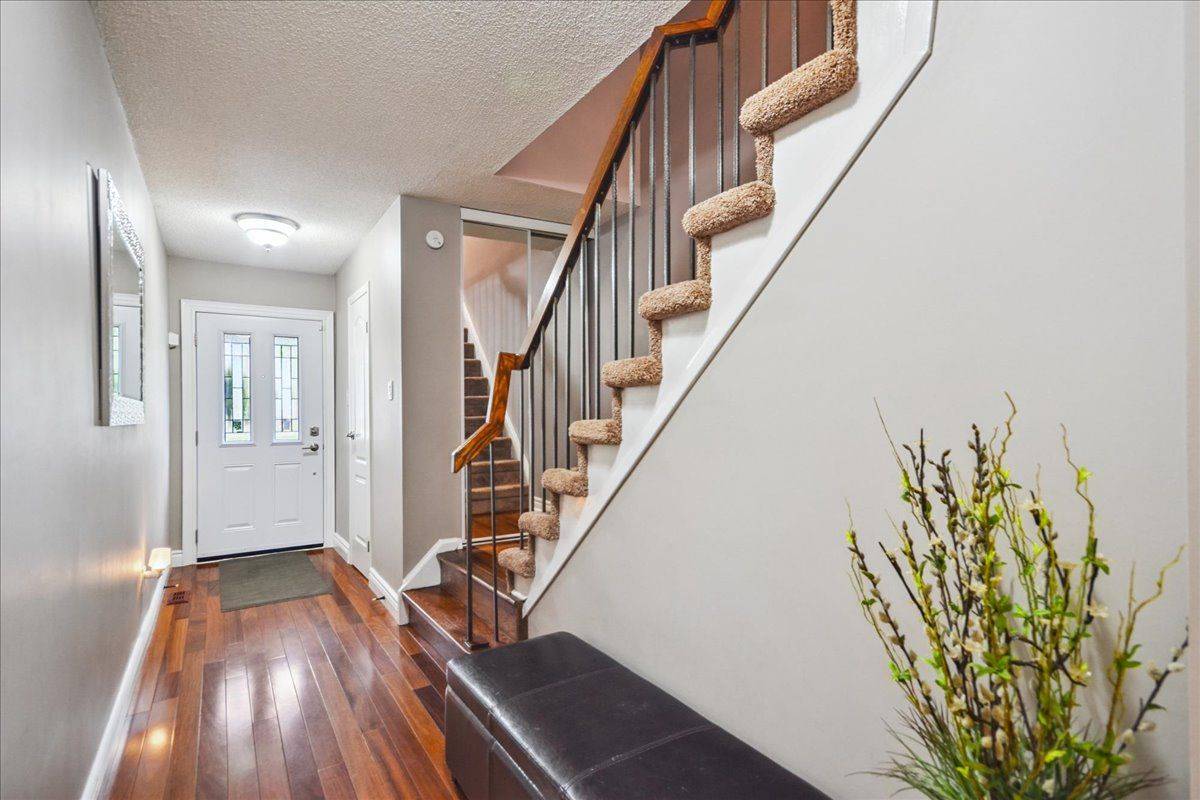 Mississauga, ON L4W 2N9,1951 Rathburn RD E #103