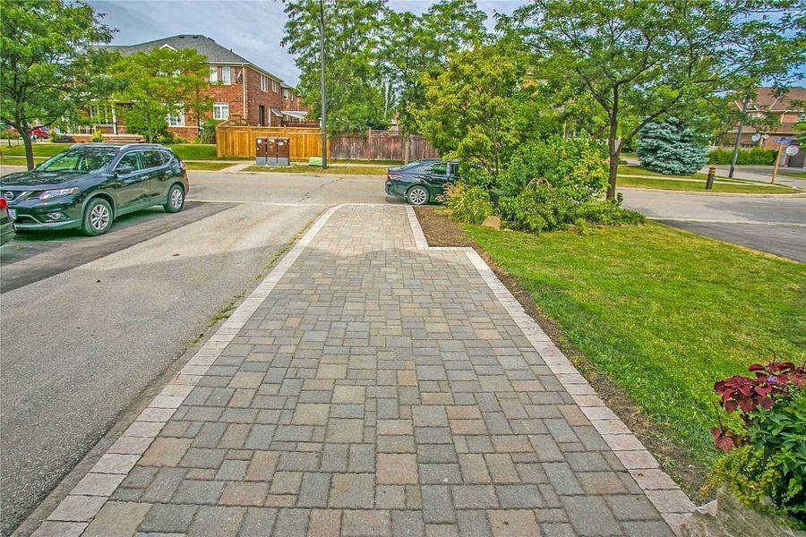 Mississauga, ON L5M 7J7,3246 Angel Pass DR