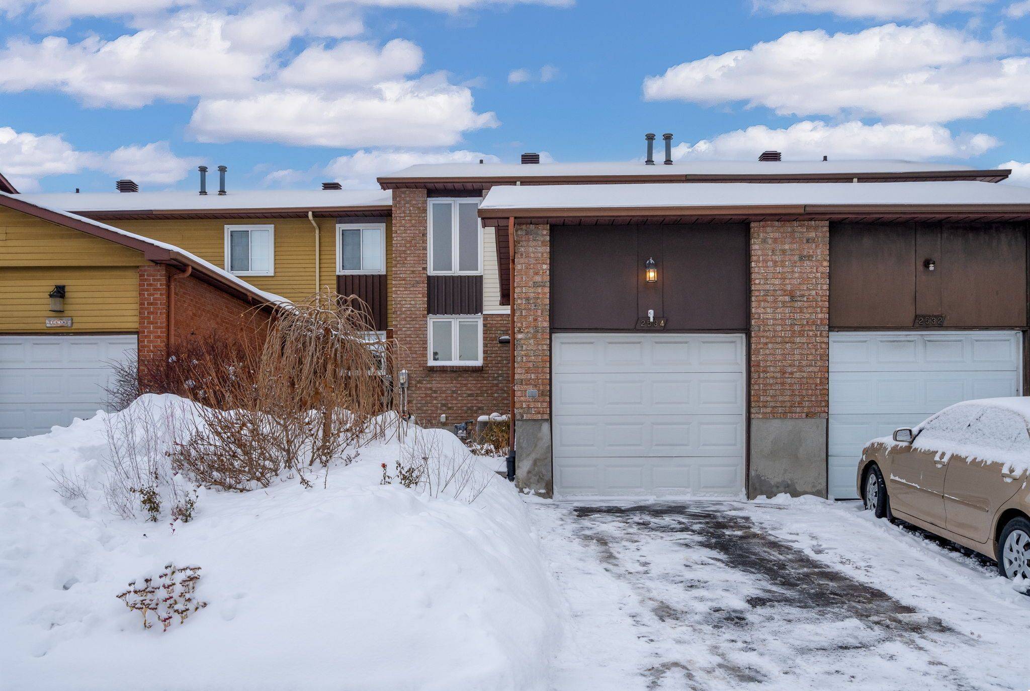 Elmvale Acres And Area, ON K1B 5B4,2534 Southvale CRES