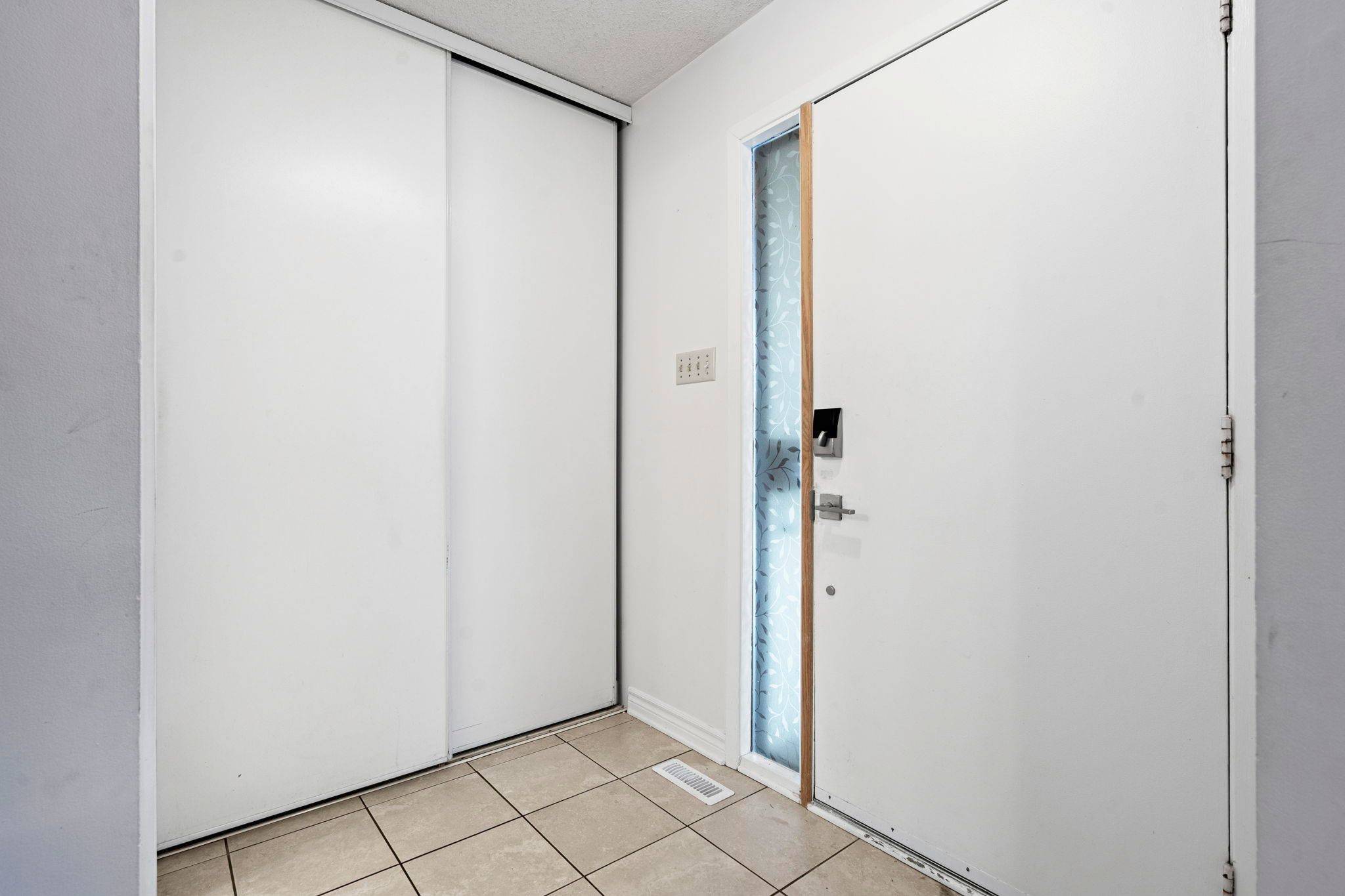 Elmvale Acres And Area, ON K1B 5B4,2534 Southvale CRES