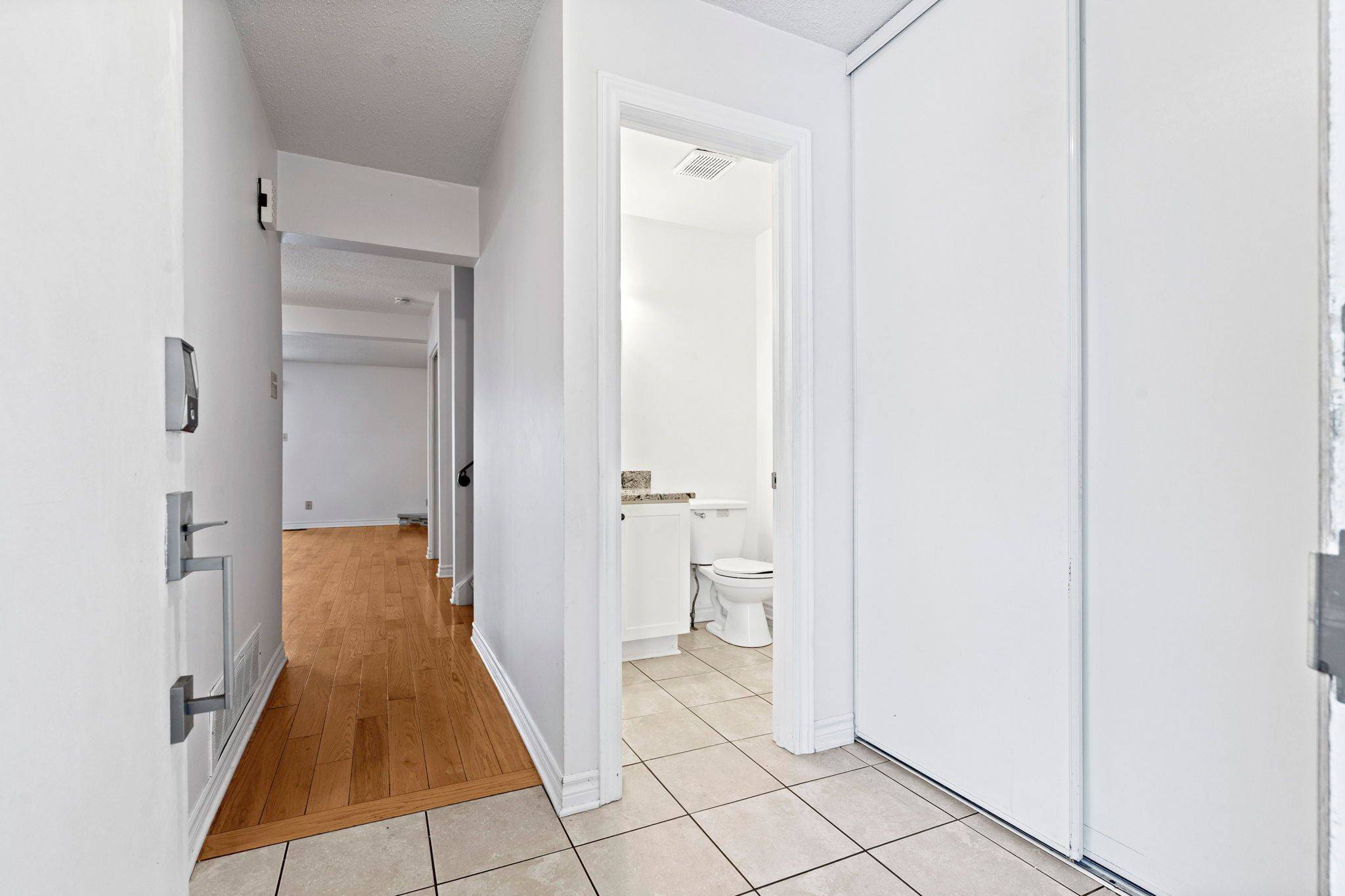 Elmvale Acres And Area, ON K1B 5B4,2534 Southvale CRES