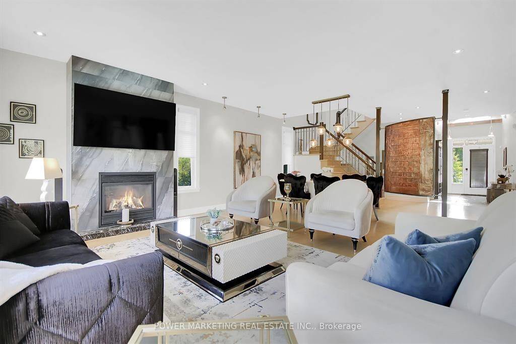 Barrhaven, ON K2J 5G1,15 MARWOOD CT