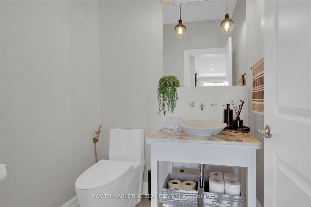 Barrhaven, ON K2J 5G1,15 MARWOOD CT