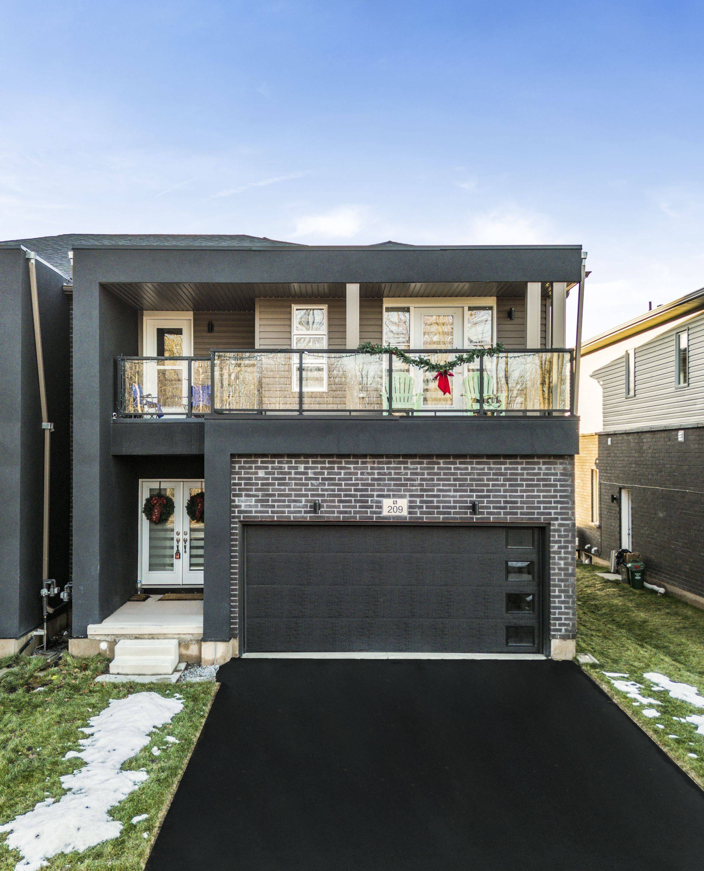 Fort Erie, ON L0S 1N0,209 Wells AVE