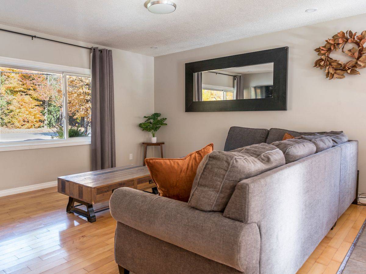 Mcnab/braeside, ON K0A 1G0,875 Usborne ST