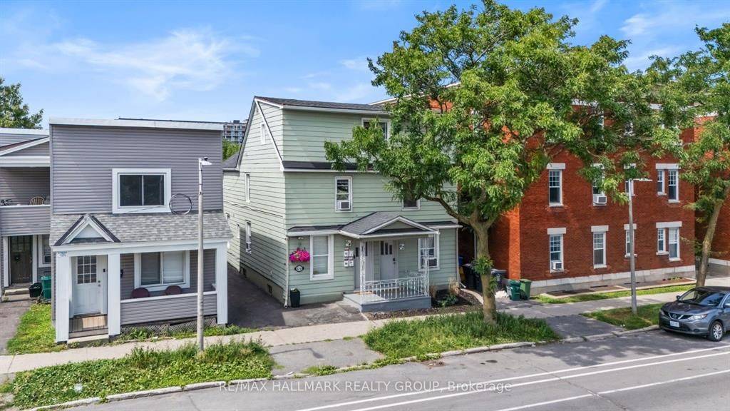 Lower Town - Sandy Hill, ON K1N 8G8,64 COBOURG ST #2