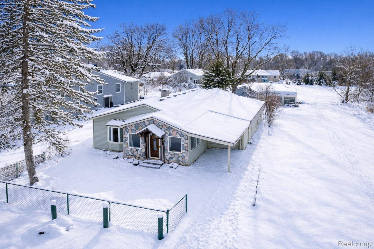 Commerce Twp, MI 48382,321 Longspur LN