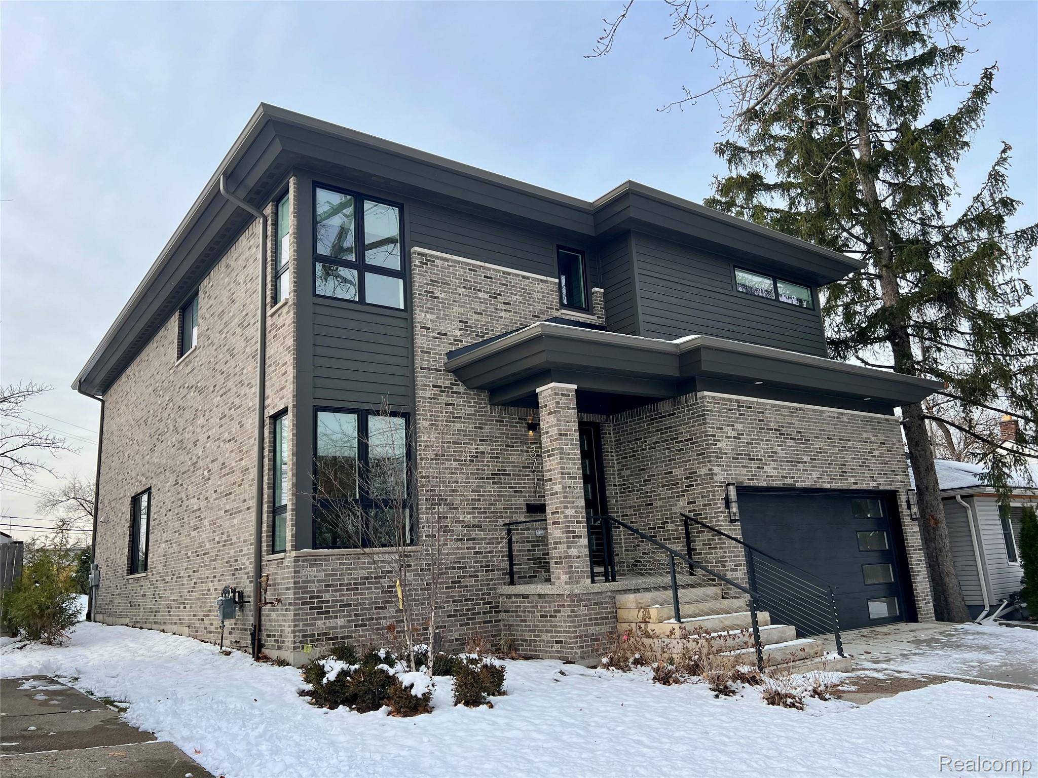 Royal Oak, MI 48073,3711 Hampton BLVD