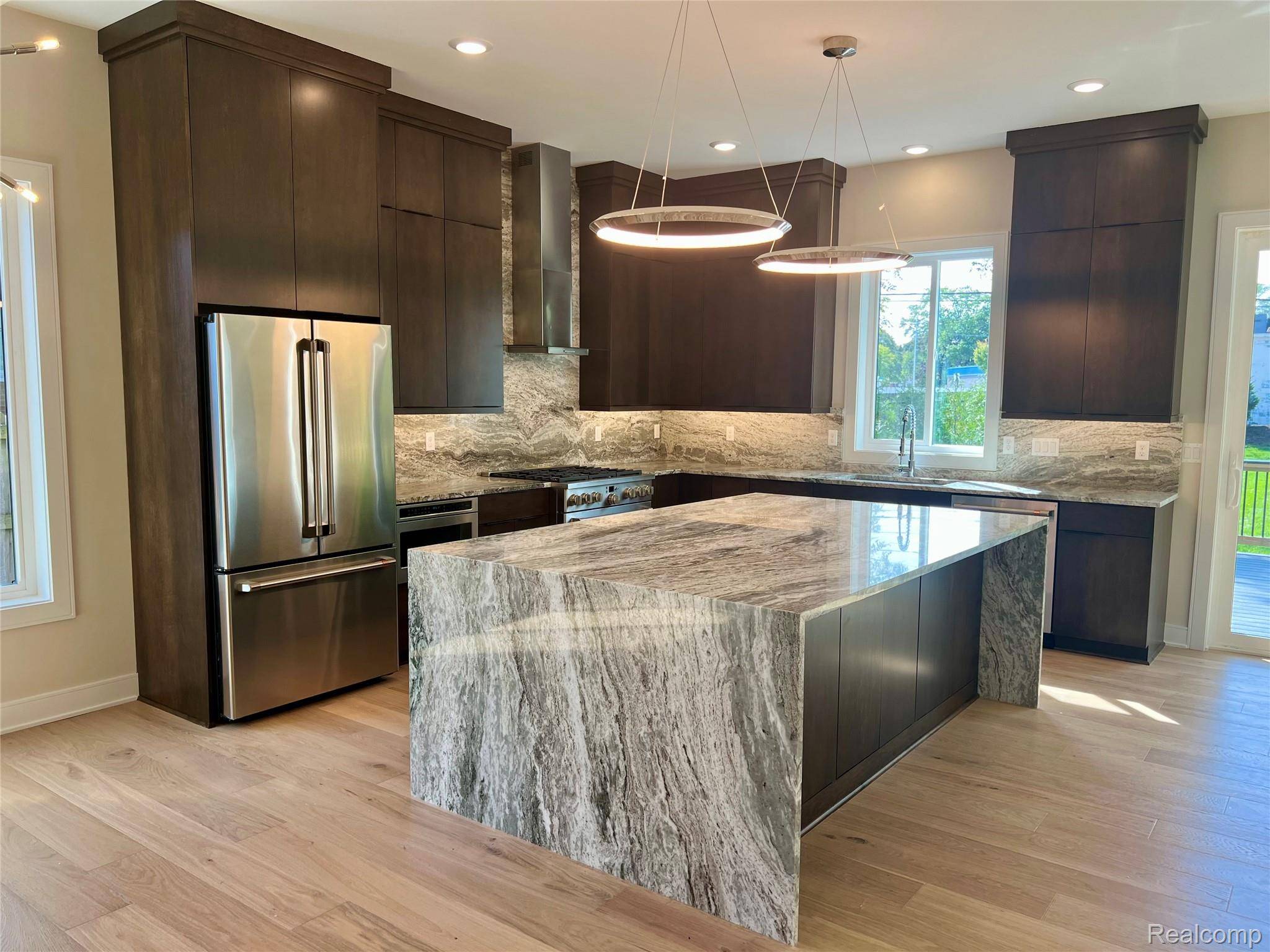 Royal Oak, MI 48073,3711 Hampton BLVD