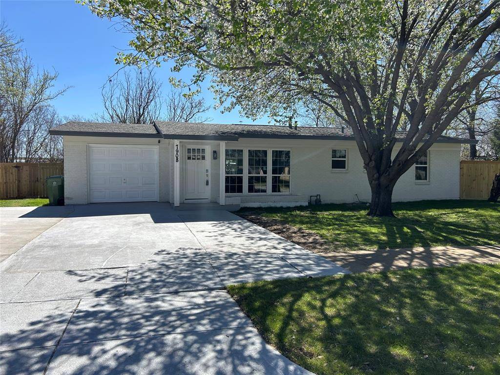 North Richland Hills, TX 76180,7908 Lazy Lane Road