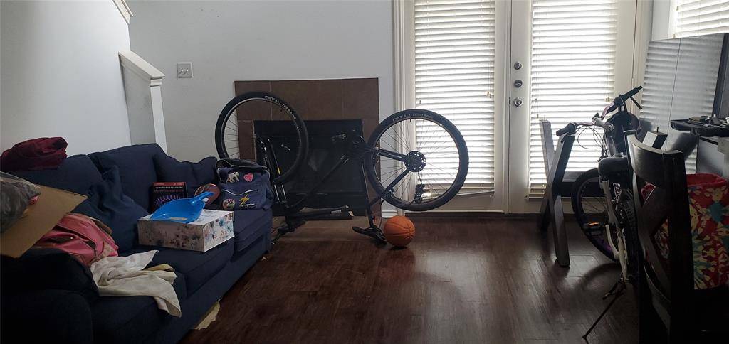 Dallas, TX 75243,9831 Walnut Street #213