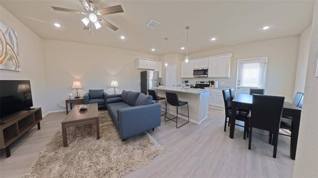 Burleson, TX 76028,3501 E Renfro Street #401