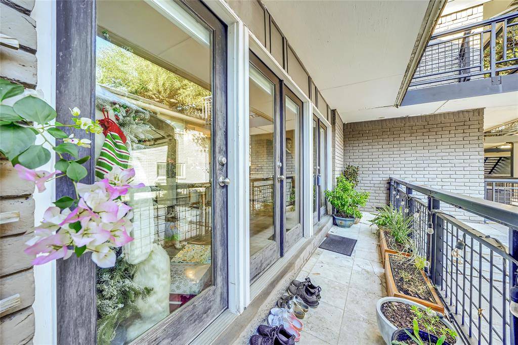 Dallas, TX 75230,10209 Regal Oaks Drive #111