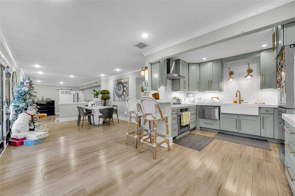 Dallas, TX 75230,10209 Regal Oaks Drive #111