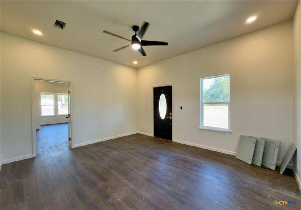 Ross, TX 76640,3633 Katy