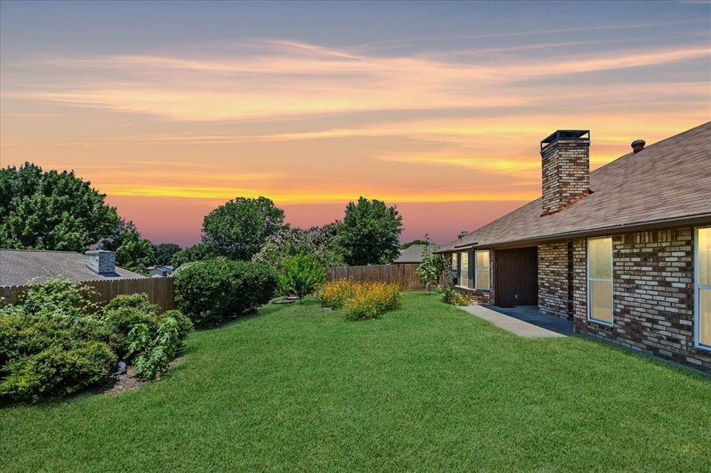 Benbrook, TX 76126,10037 Stoneleigh Drive