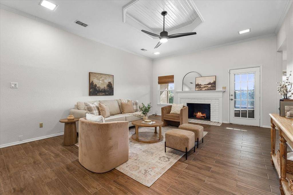 Benbrook, TX 76126,10037 Stoneleigh Drive