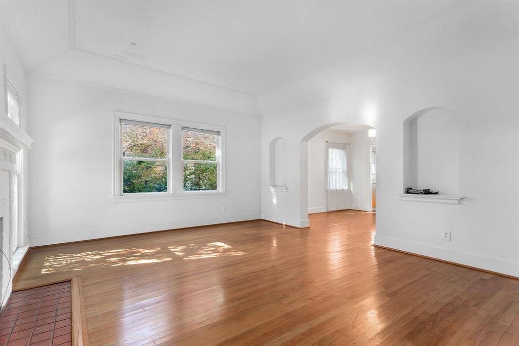 Dallas, TX 75206,5543 Mccommas Boulevard