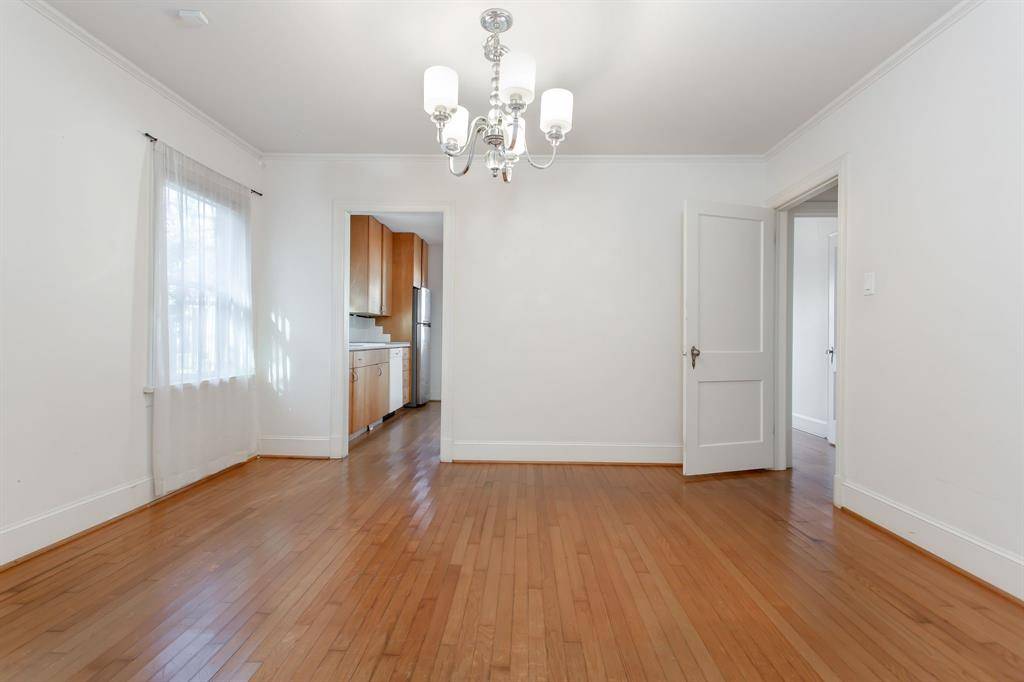 Dallas, TX 75206,5543 Mccommas Boulevard