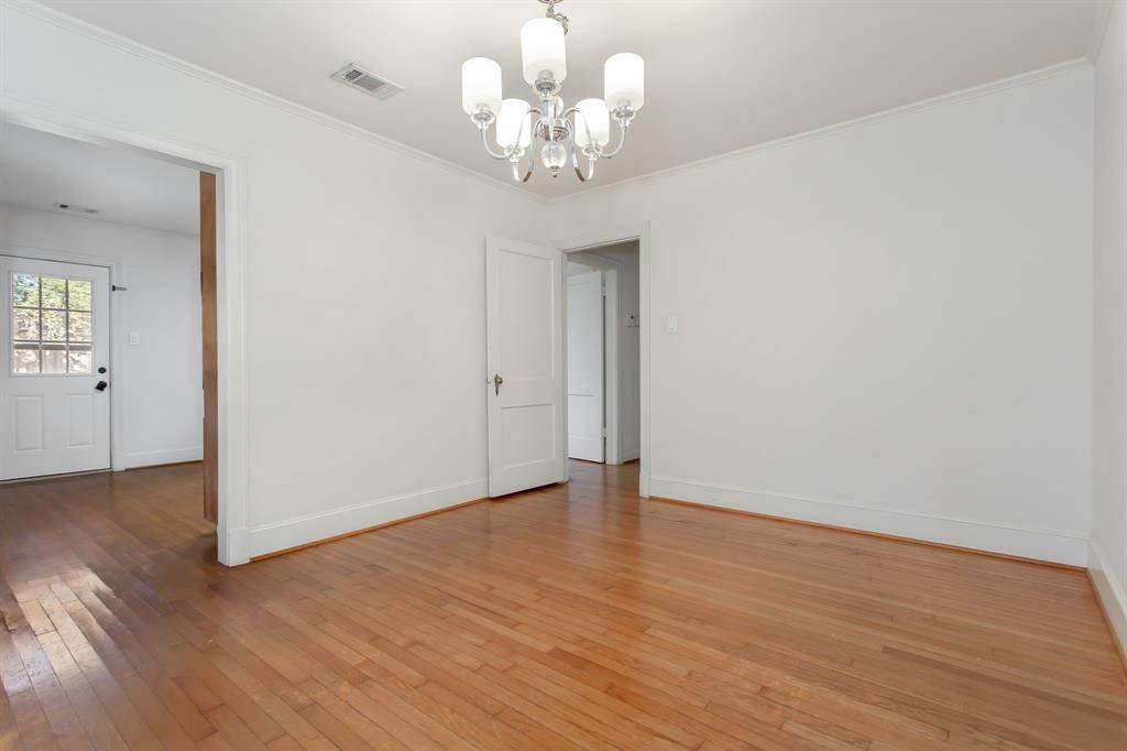 Dallas, TX 75206,5543 Mccommas Boulevard