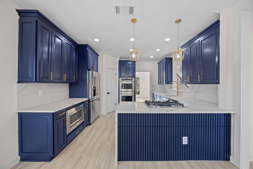 Dallas, TX 75248,7323 Highland Heather Lane