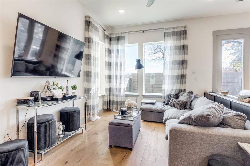 Dallas, TX 75231,7976 Minglewood Lane