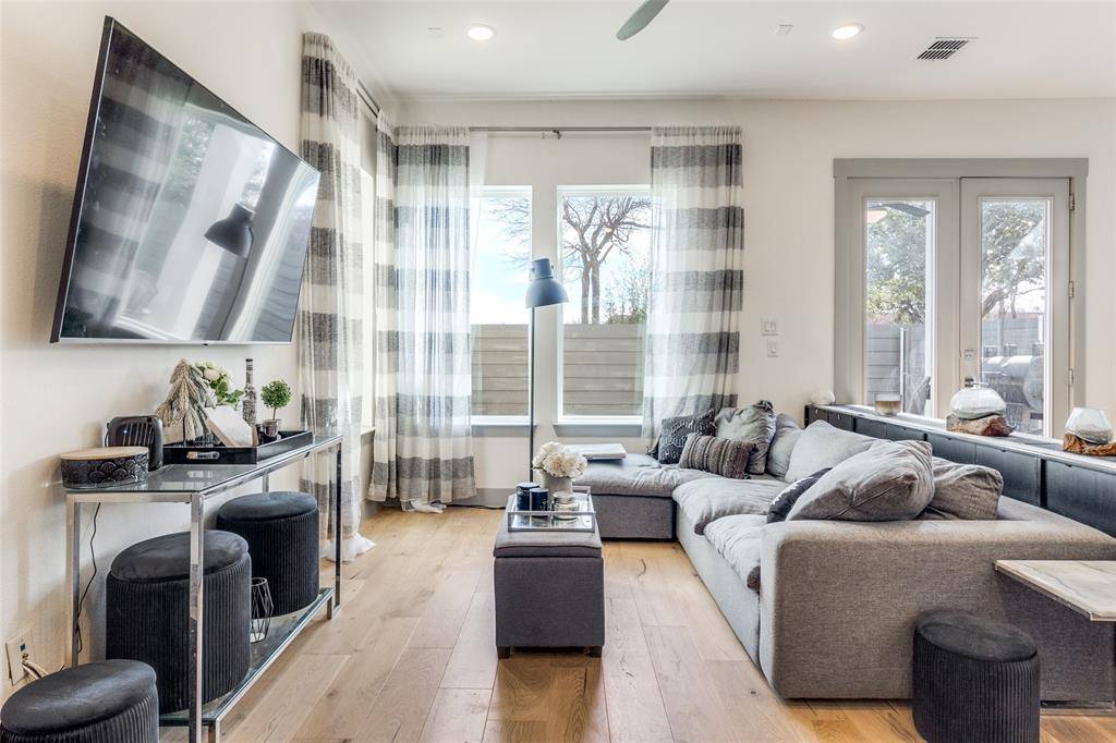 Dallas, TX 75231,7976 Minglewood Lane