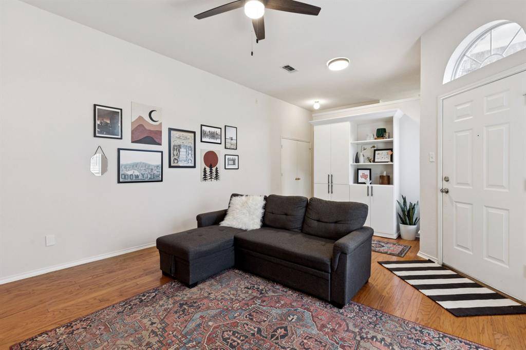 Mckinney, TX 75072,906 Park Row Circle