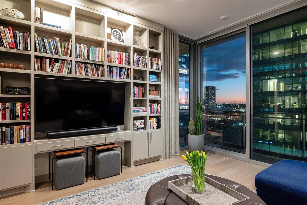 Dallas, TX 75201,2900 Mckinnon Street #1103