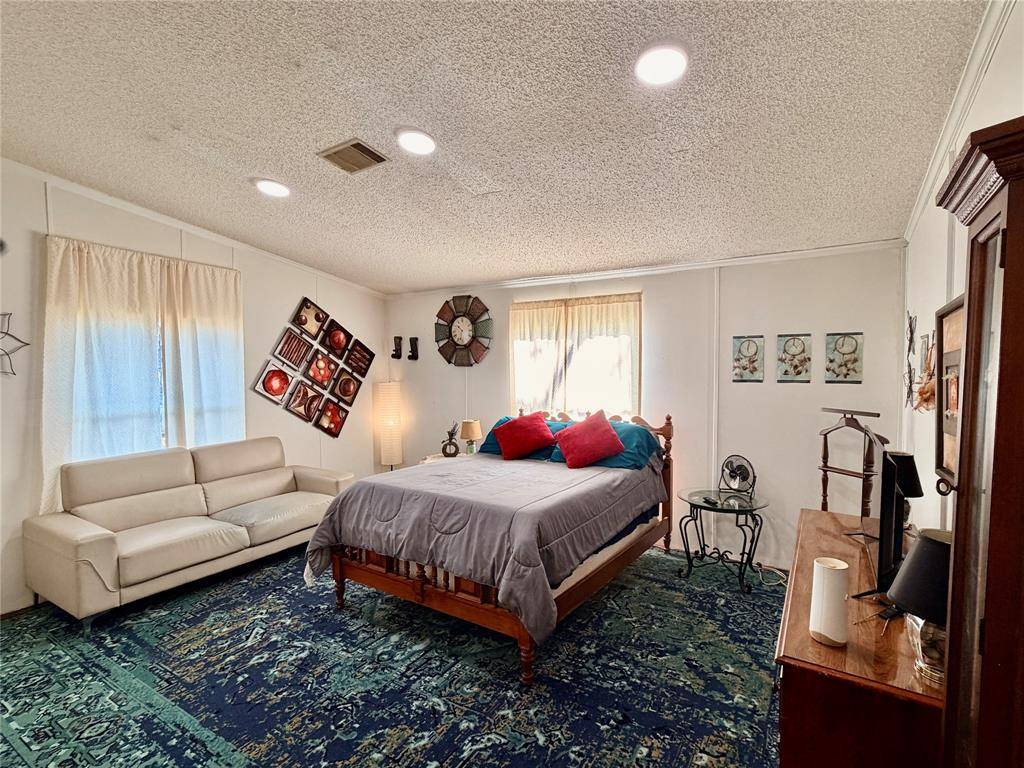 Bynum, TX 76631,205 Hamilton Street