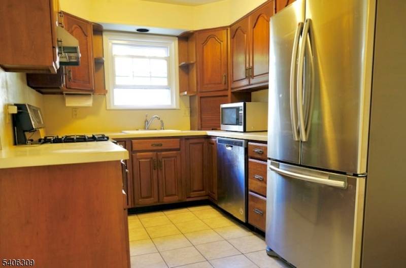 Livingston Twp., NJ 07039,17 Wellington Rd